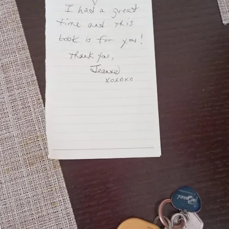 Cozy Rooftop - Your Home, Away From Home! Apartment *