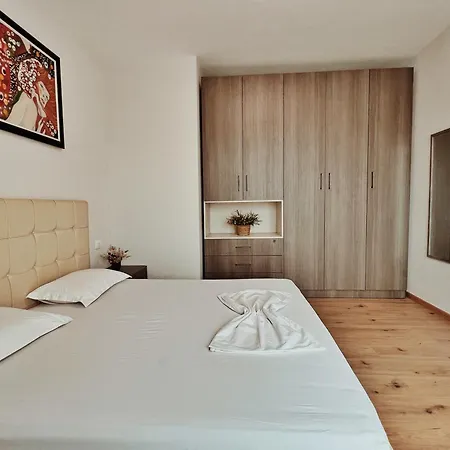 شقة Cozy Rooftop - Your Home, Away From Home! تيرانا