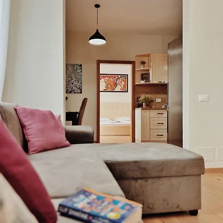 Cozy Rooftop - Your Home, Away From Home! Appartement