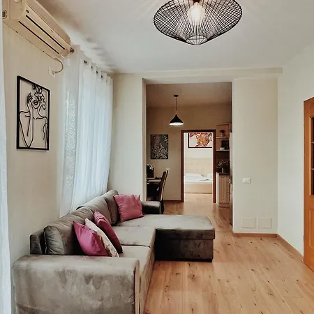 Cozy Rooftop - Your Home, Away From Home! تيرانا