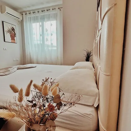 Daire Cozy Rooftop - Your Home, Away From Home! Tiran