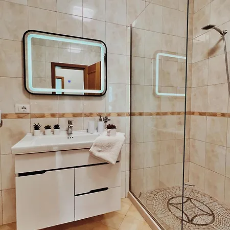 Cozy Rooftop - Your Home, Away From Home! *