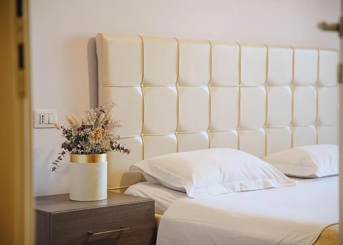 Cozy Rooftop - Your Home, Away From Home! *