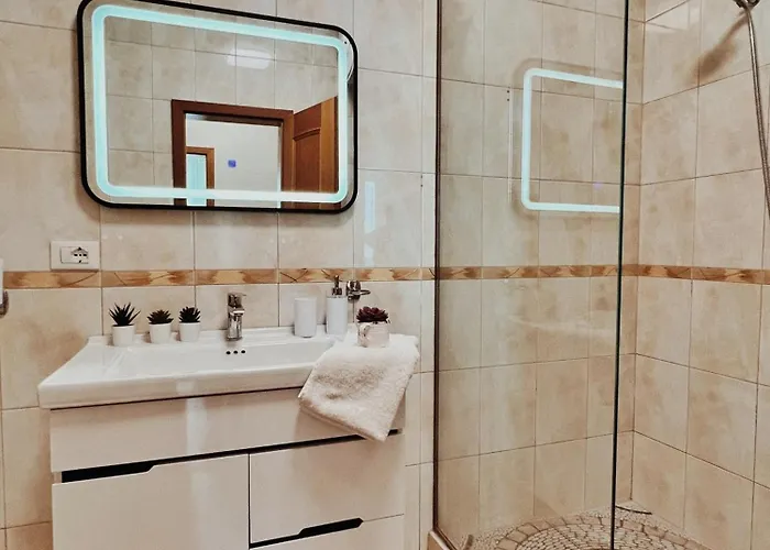 Cozy Rooftop - Your Home, Away From Home! *